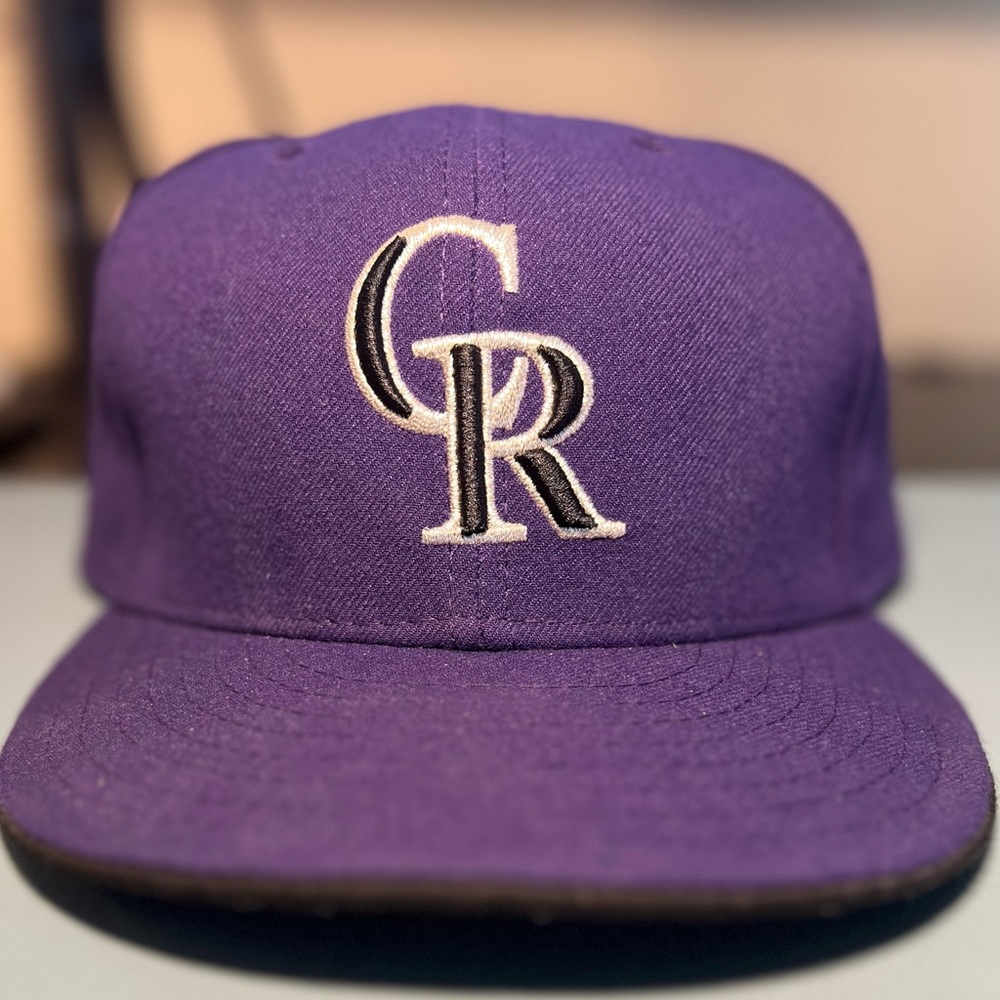 MLB Rockies New Era 5950 Size 7-7/8 Hat.
Pet Free/Smoke free home. No Flaws.